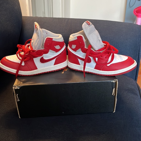 Jordan 1 High OG sold ❤️❤️❤️❤️❤️❤️ - Picture 2 of 6